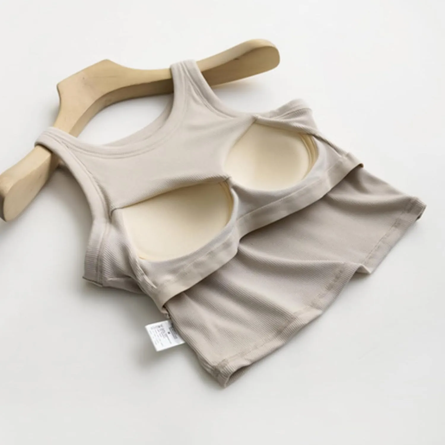 Camisole Tops for Women Built in Bra Spaghetti Strap Workout Yoga Shirts Basic Padded Tank Tops 2025 Summer Clothes