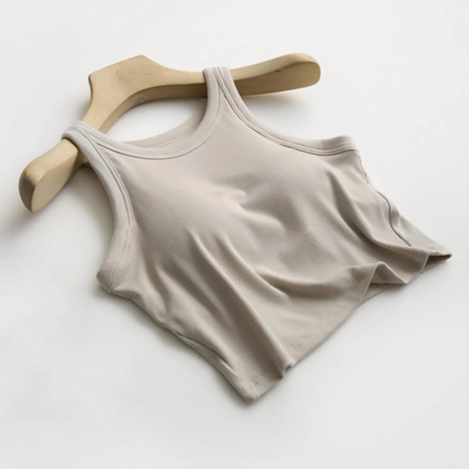 Camisole Tops for Women Built in Bra Spaghetti Strap Workout Yoga Shirts Basic Padded Tank Tops 2025 Summer Clothes