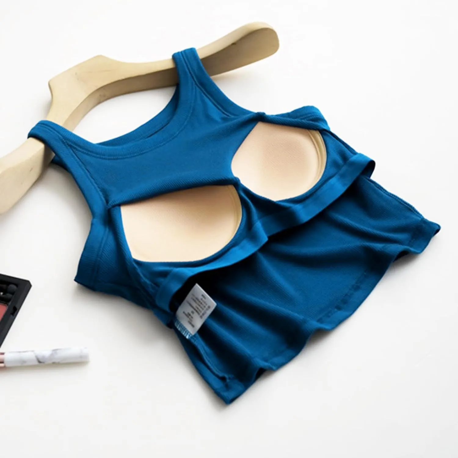 Tank Tops for Women with Built in Bra 2025 Summer Beach Fashion Scoop Neck Sleeveless Spaghetti Strap Tank Top