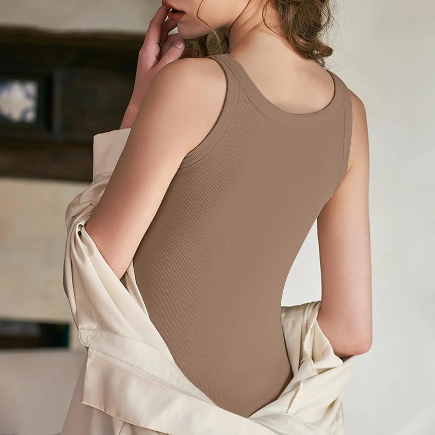 Tank Tops for Women with Built in Bra 2025 Summer Beach Fashion Scoop Neck Sleeveless Spaghetti Strap Tank Top
