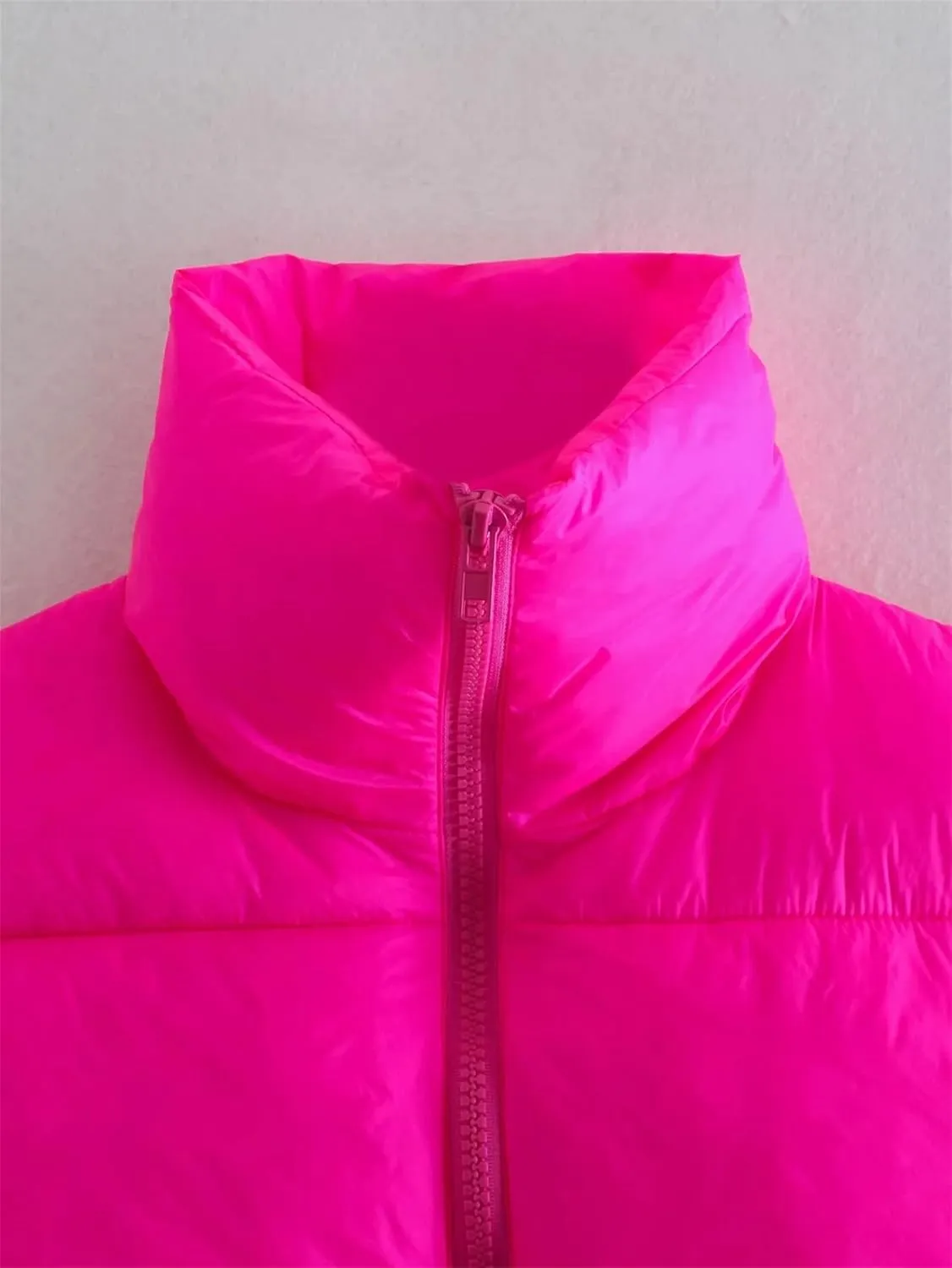 Zempertoopa Women’s Crop Puffer Vest Sleeveless Lightweight Down Jacket Quilted Solid Color Outwear Padded Winter Warm Gilet